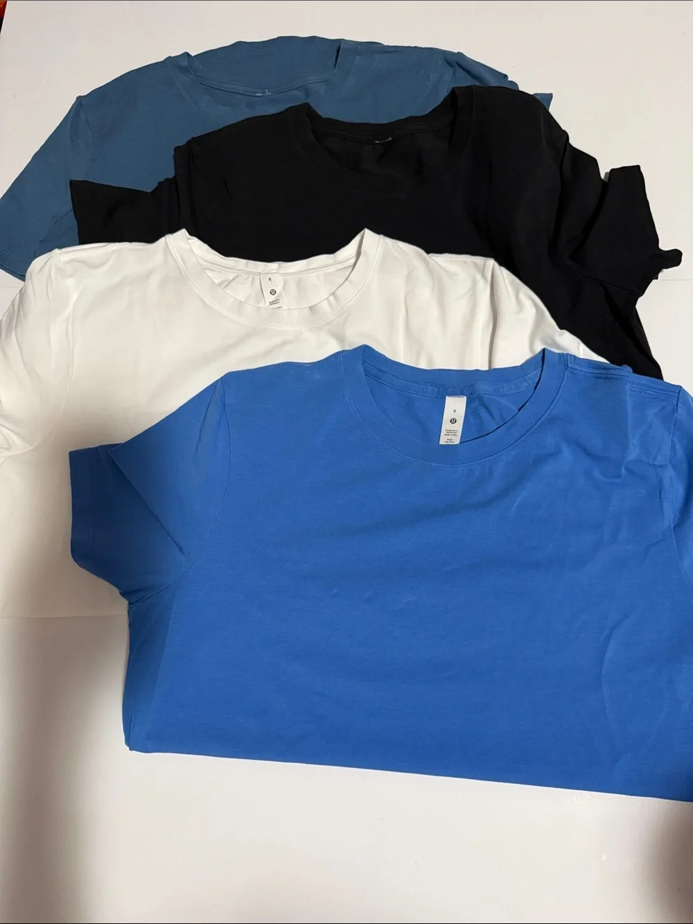 Lululemon t shirt lot 4 size 6